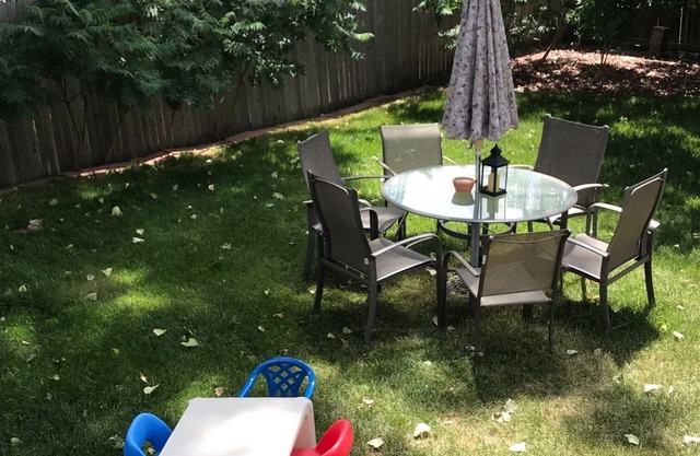 Family-friendly, private HALF a house, warm & cozy