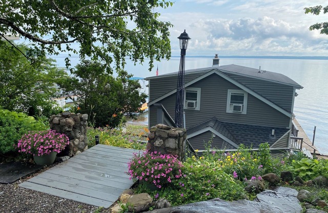 Family friendly waterfront retreat