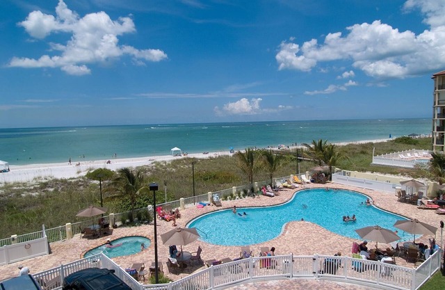 Family Fun 2BR with Balcony near John's Pass