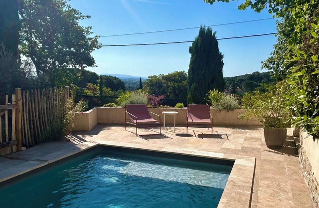 Family home in Villeneuve les Avignon. Festival d'Avignon!