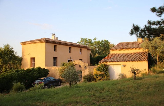 Family home in quiet Aix en Provence country side ! Pool & Calm !
