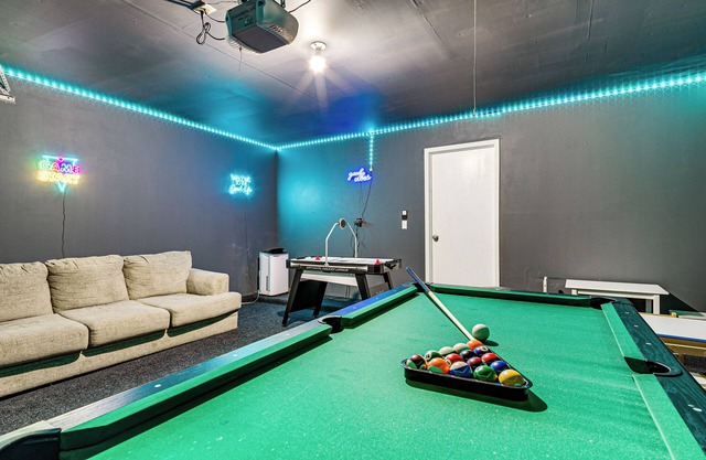 Family Home w/Game Room & Deck in Spring!