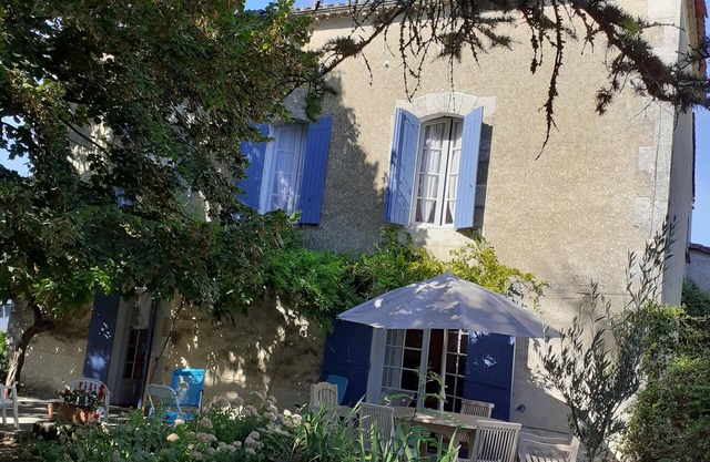 Family house 4 bedrooms, authentic, serenity, Périgord, inflatable pool