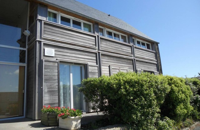 Family house in La Hague with Wi-Fi, pets allowed