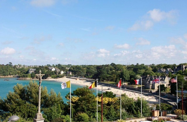 Family house on the beach of the prioress