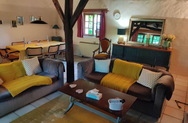 Family house, sleeps 6/8, pets welcome