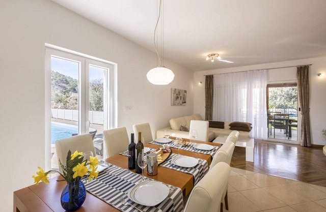 Family house -Villa with heated pool and big garden