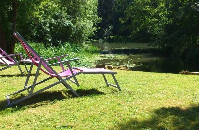 Family house with a large garden at the edge of the river