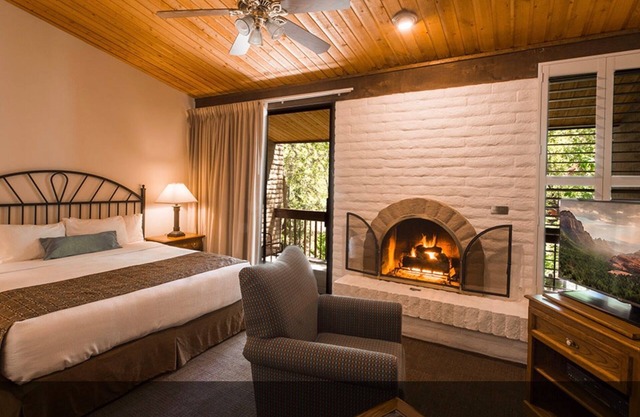 Family-oriented, well-maintained resort by Oak Creek and a short walk to uptown.