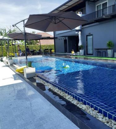 Family Pool View บ้านพักครอบครัวและสระว่ายน้ำ