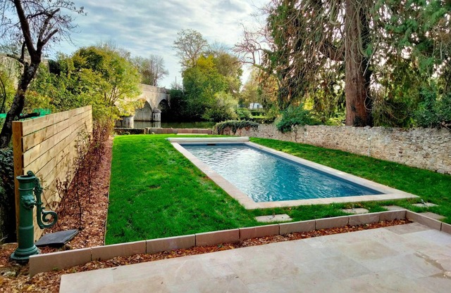 Family Retreat: Heated Pool, Garden, Near Zoo & Le Mans Circuit