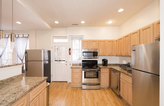 FAMILY SPOT NEAR HISTORIC SITES, W/Off-Street Parking