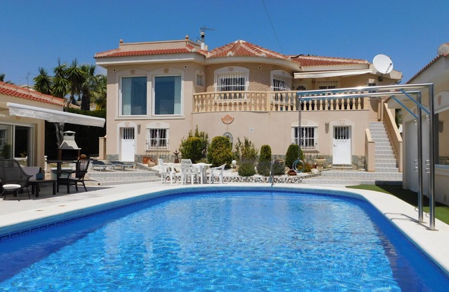 Fantastic & Spacious Villa with large private pool in Quesada area