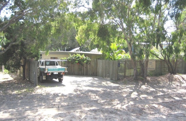 Fantastic enclosed outdoor area, fully fenced, close to shops, Eurong Beach