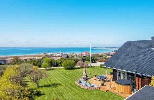 Fantastic Holiday Home near Knebel with Bay-view