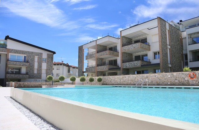 Fantastic apartment in Residence with swimming pool for 4 people in Desenzano