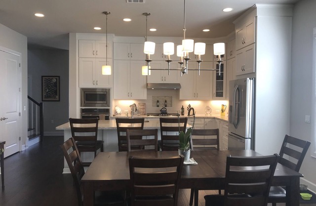 Fantastic locations, close to downtown and the Domain.Walk to the train