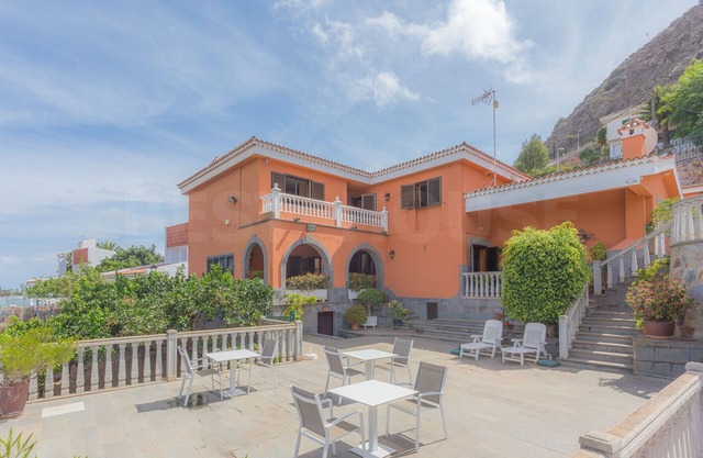 Fantastic Rural House with Pool and Terrace.