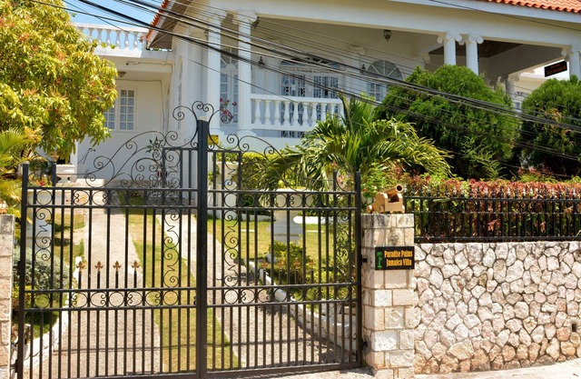 Fantastic self catering Studio near the Hip Strip & Beach in Montego Bay Jamaica