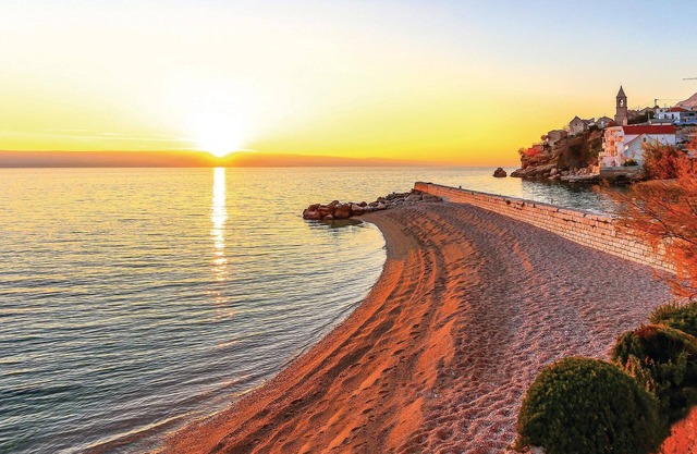 Fantastic vacation home with pool and fantastic views.