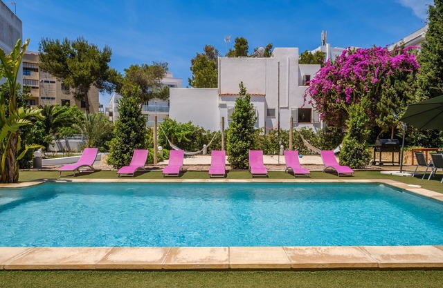 Fantastic Villa in Central Location with Pool, Wi-Fi and Air Conditioning, Pets Allowed