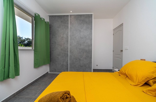 Fare Tahara'a 2BR in Arue