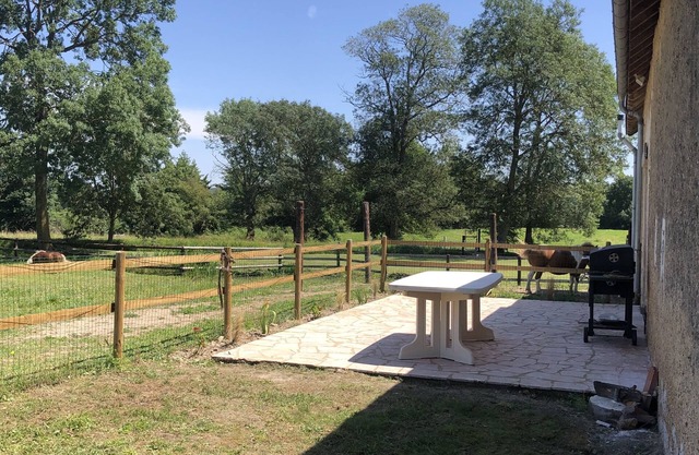 Farm cottage with fireplace on the banks of the river Loir