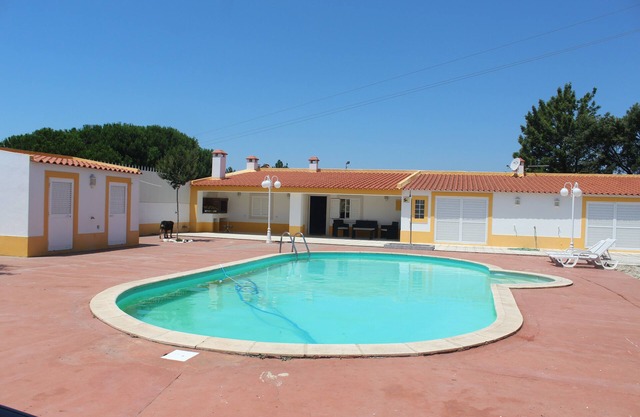 Farm with 6000 meters square, with green areas, swimming pool in quiet.