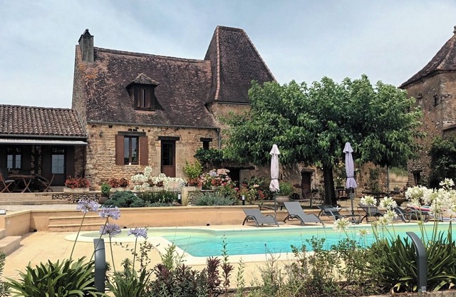 Farm XVIII°siècle,fenced, private swimming pool with salt, heated, Wifi,clim,6 pers.