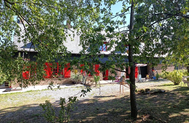 Farmhouse built in 1819 for 14 people, 250 m from the Ardennes forest.