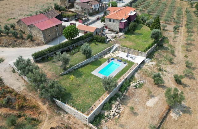 Farmhouse 'Vilar Do Dão' with Lake View, Pool and Air Conditioning