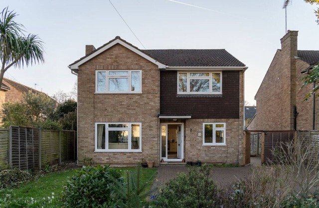 Farnborough Stay - 5 Bedroom