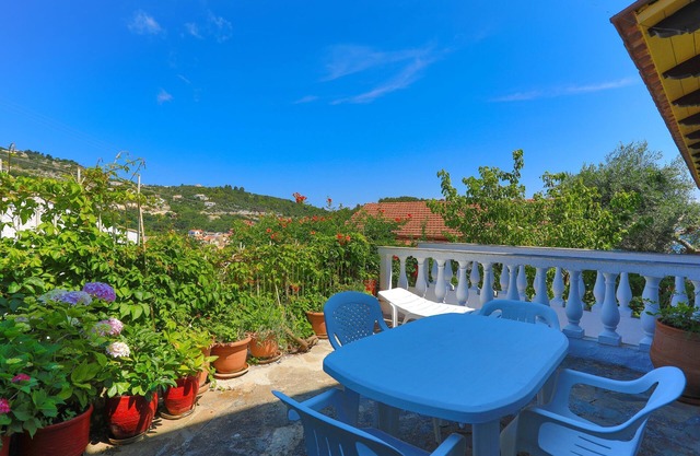 Faros Pende, Gaios Studio, sleeps 2, near beach, sea views