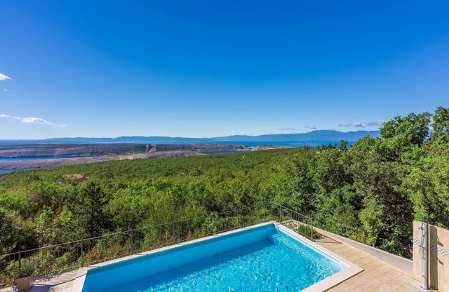 Fascinating villa with fantastic sea views to the island of Krk with private pool, table tennis, billiards, barbecue