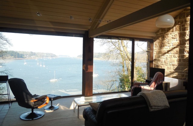Feet in the water, breathtaking view of the Trieux estuary