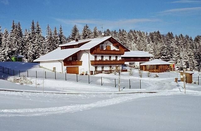 Feriendomizil mit Balkon inmitten des Bay. Waldes