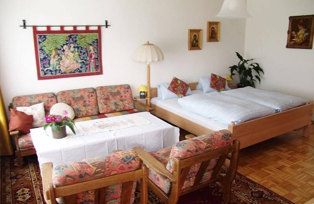 Feriendomizil mit großem Garten, Liegewiese und Parkplatz