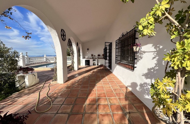 Ferienhaus Costa de Sol mit Pool und Schönem Blick auf das Meer und die Berge
