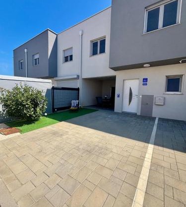 Ferienhaus MaLi bei Nin 300m zum Sandstrand