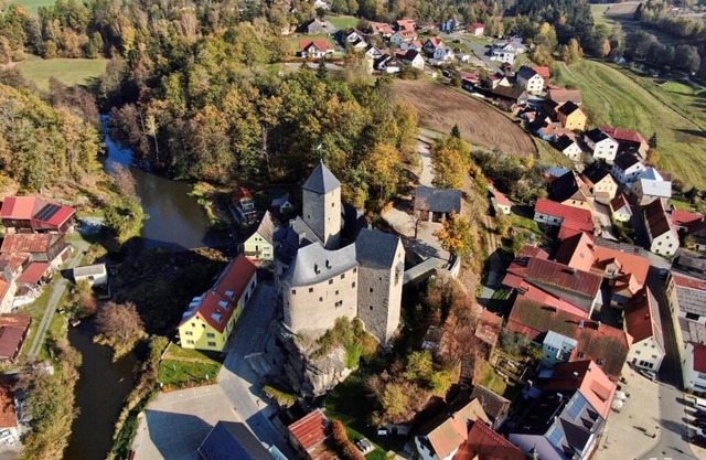 Ferienwohnung und Sommerhaus unter der Burg