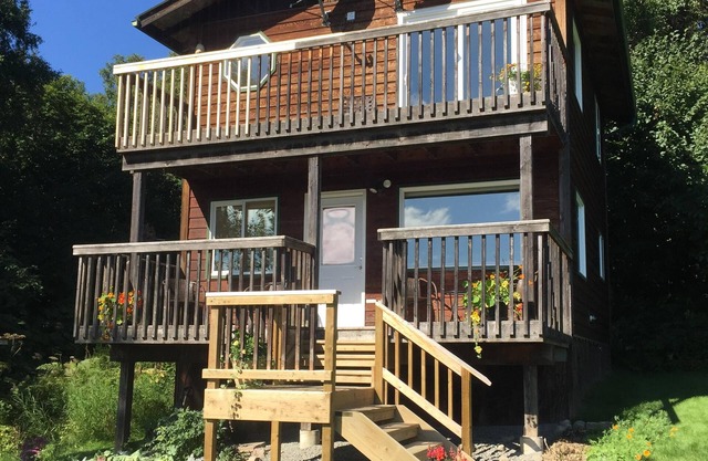 Fern CreeknConvenient location w/spectacular views!