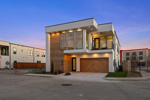 Festive Villa 1 Heart of Richardson TX 6BR 5BA