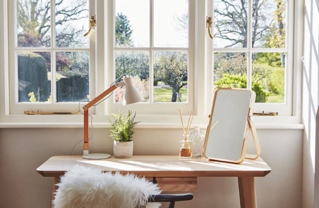 Filbert cottage, log fire and tennis court