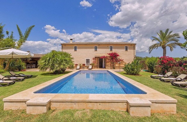 Finca Antonio for 9 persons near Buger Mallorca