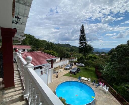 Finca privada con excelente clima, rio natural, wifi y piscina