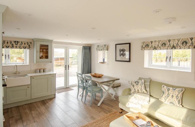 Finwood Green Farm Holiday Cottages-The Calf Shed and The Milk Parlour