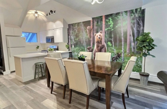 FirBear- Pool, Gym, Hot tub.