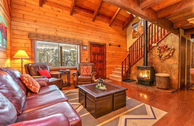 Fireplace | Large Deck | WiFi | Webb Cabin