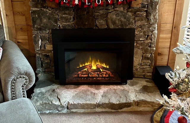 Fireplace, Outdoor Bar and Grill, New pillowtop matresses with down bedding!