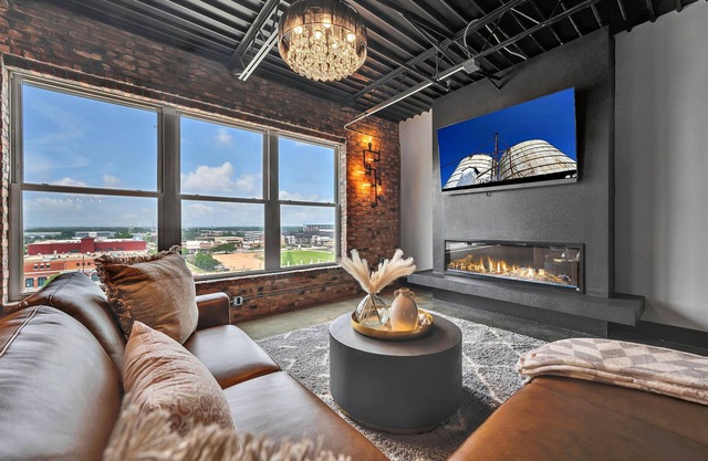 Fireplace, Parking, Baylor, Magnolia, Pets OK